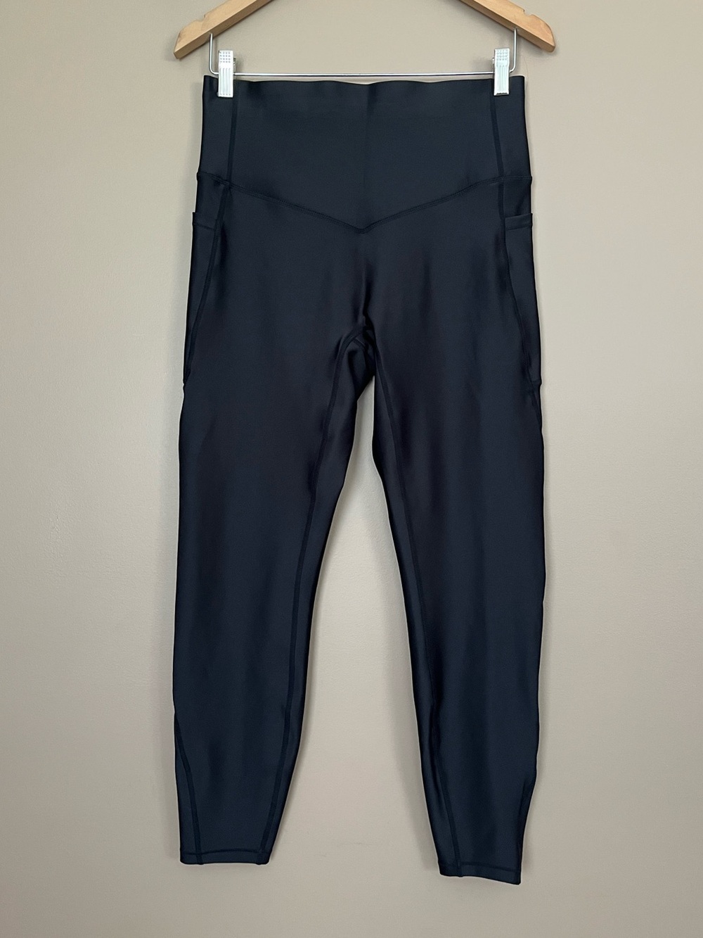 {Halara} High Rise 7/8 Leggings with Side Pockets in Black - Womens Large - NWT